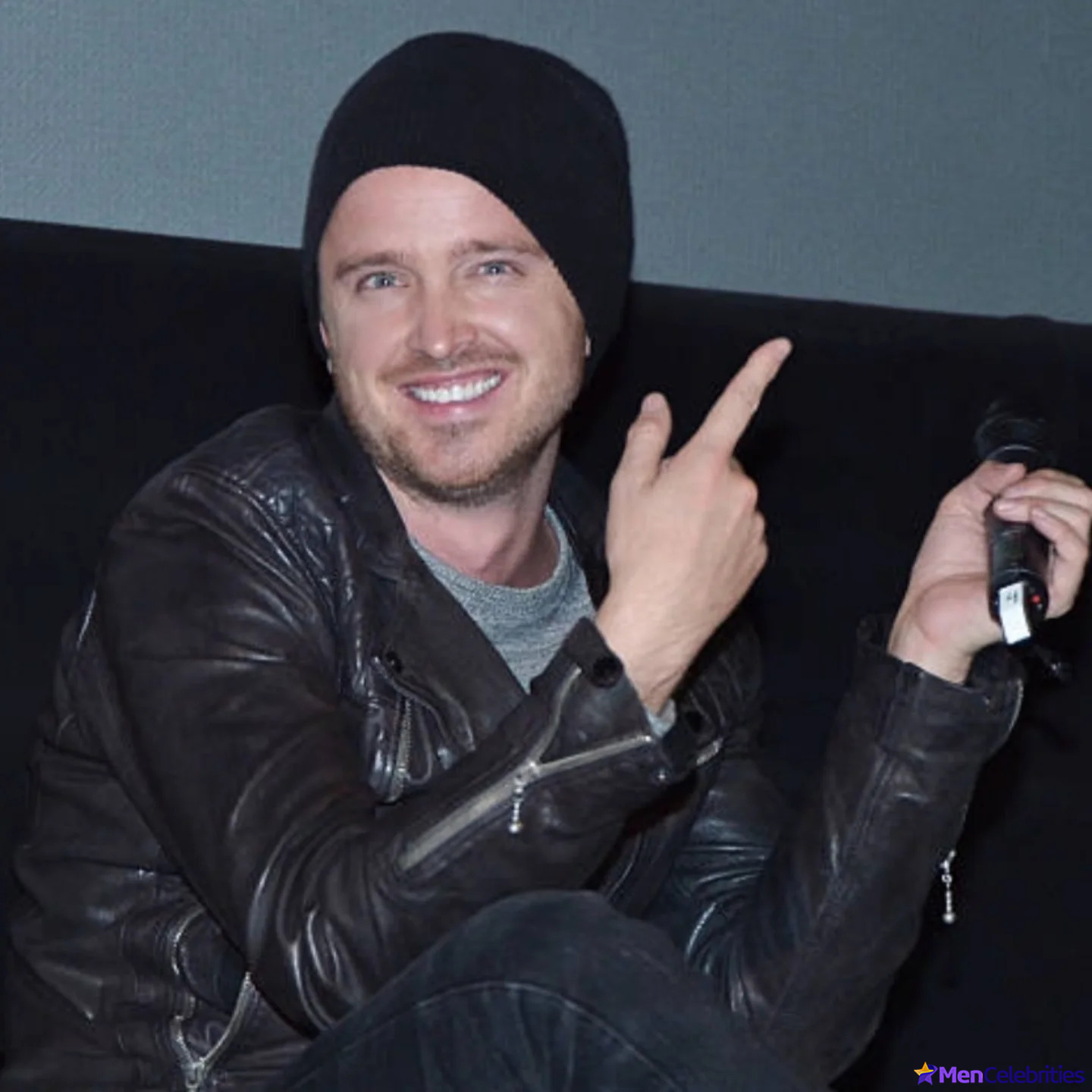 Aaron Paul shirtless pics
