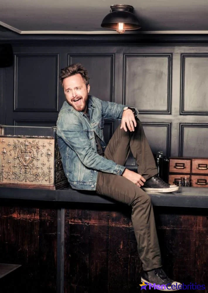 Aaron Paul shirtless pics
