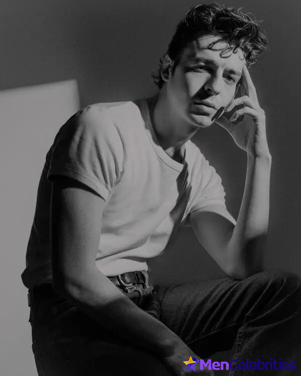 Anthony Boyle sexy photos