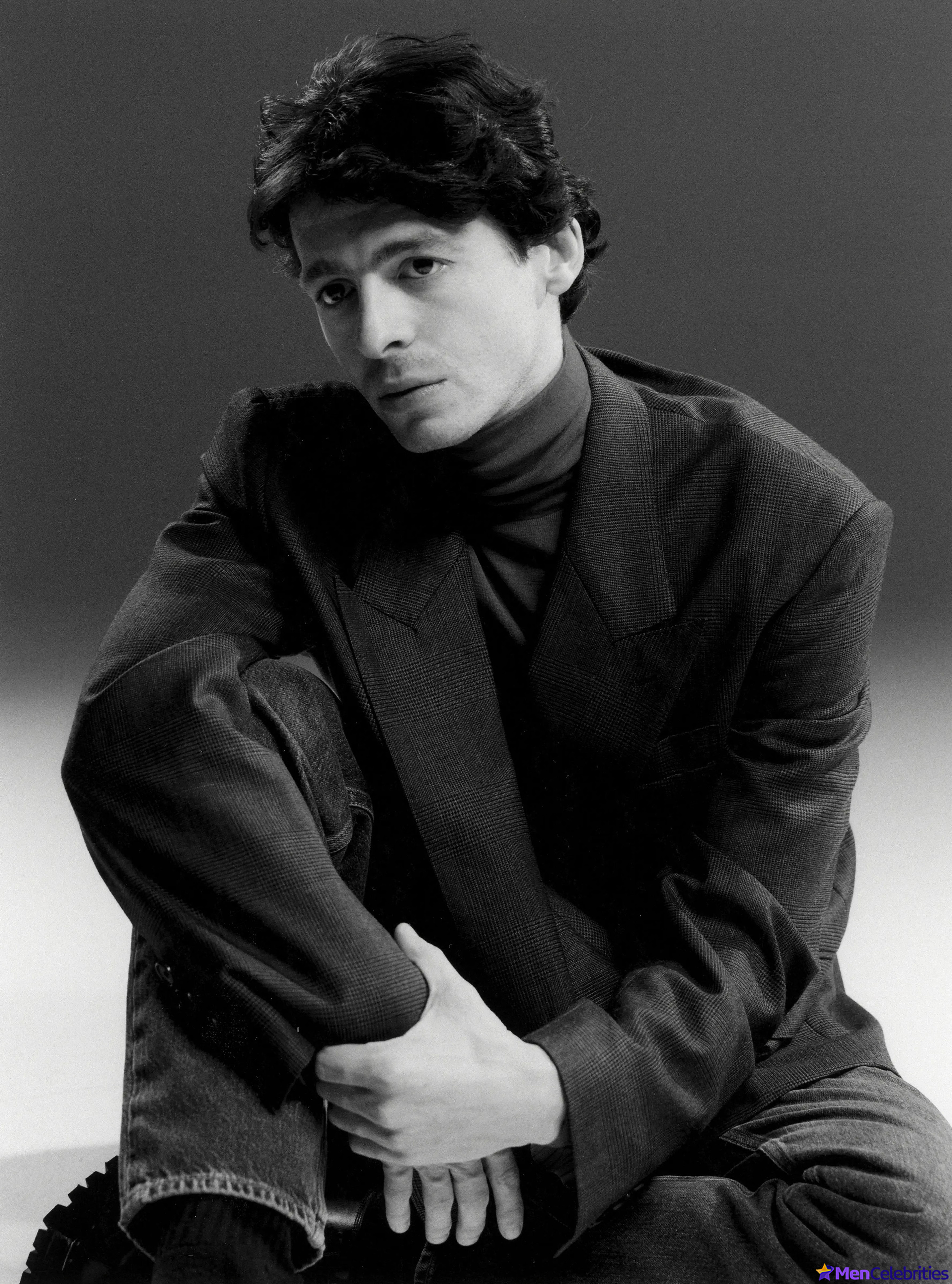 Anthony Boyle sexy photos