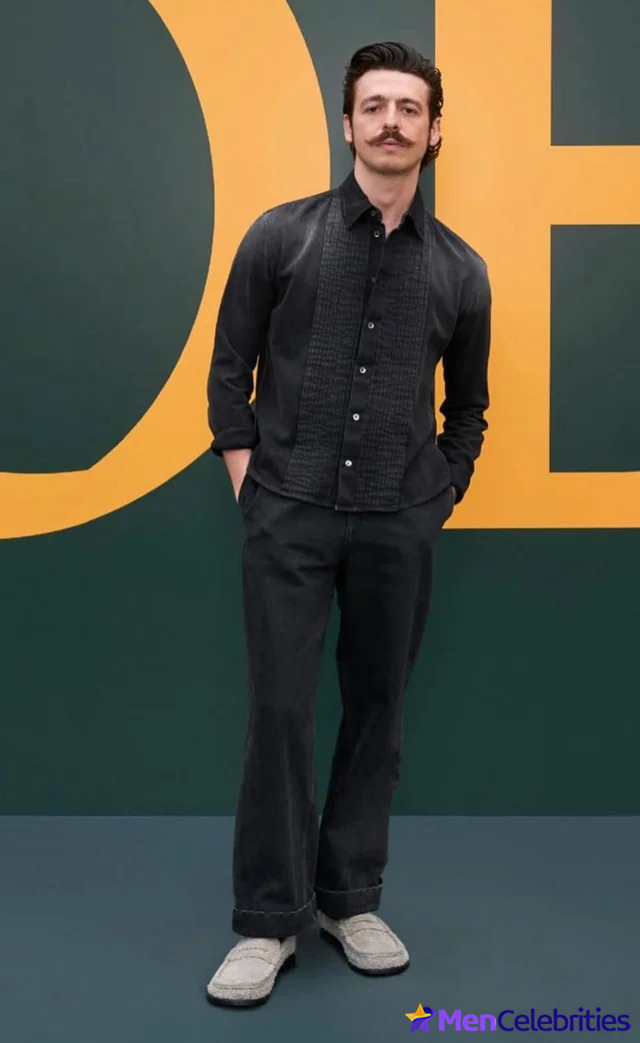 Anthony Boyle sexy photos