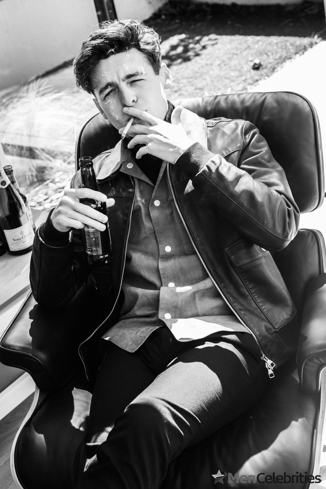 Anthony Boyle sexy photos