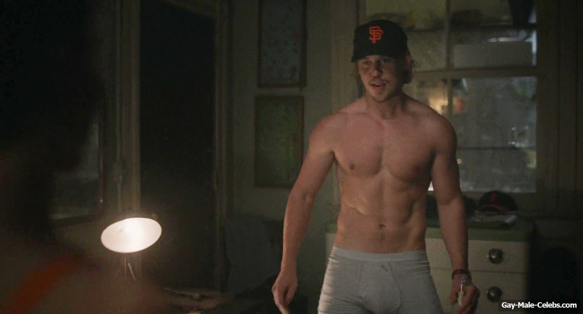 Austin Butler nude in Caught Stealing