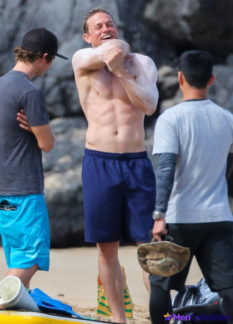 Charlie Hunnam paparazzi