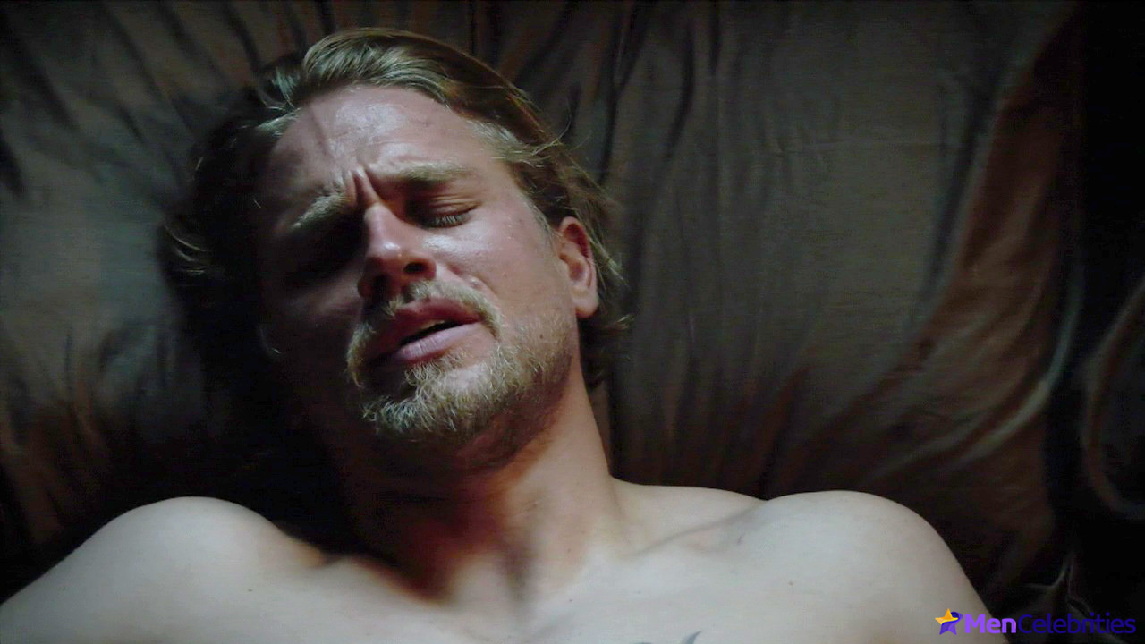 Charlie Hunnam male nude celebs