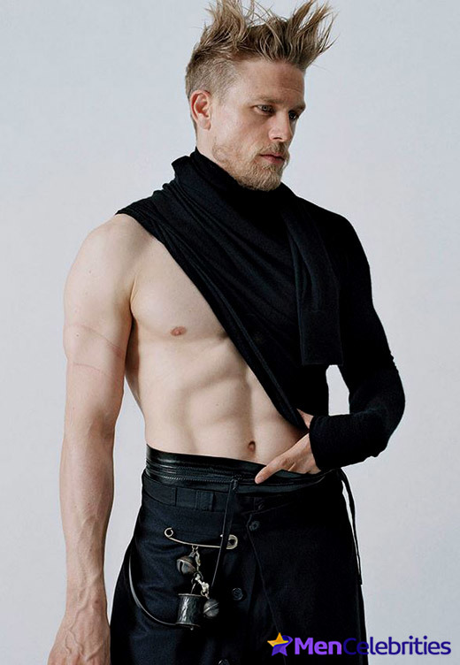 Charlie Hunnam nude photos