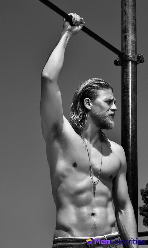 Charlie Hunnam sexy photos