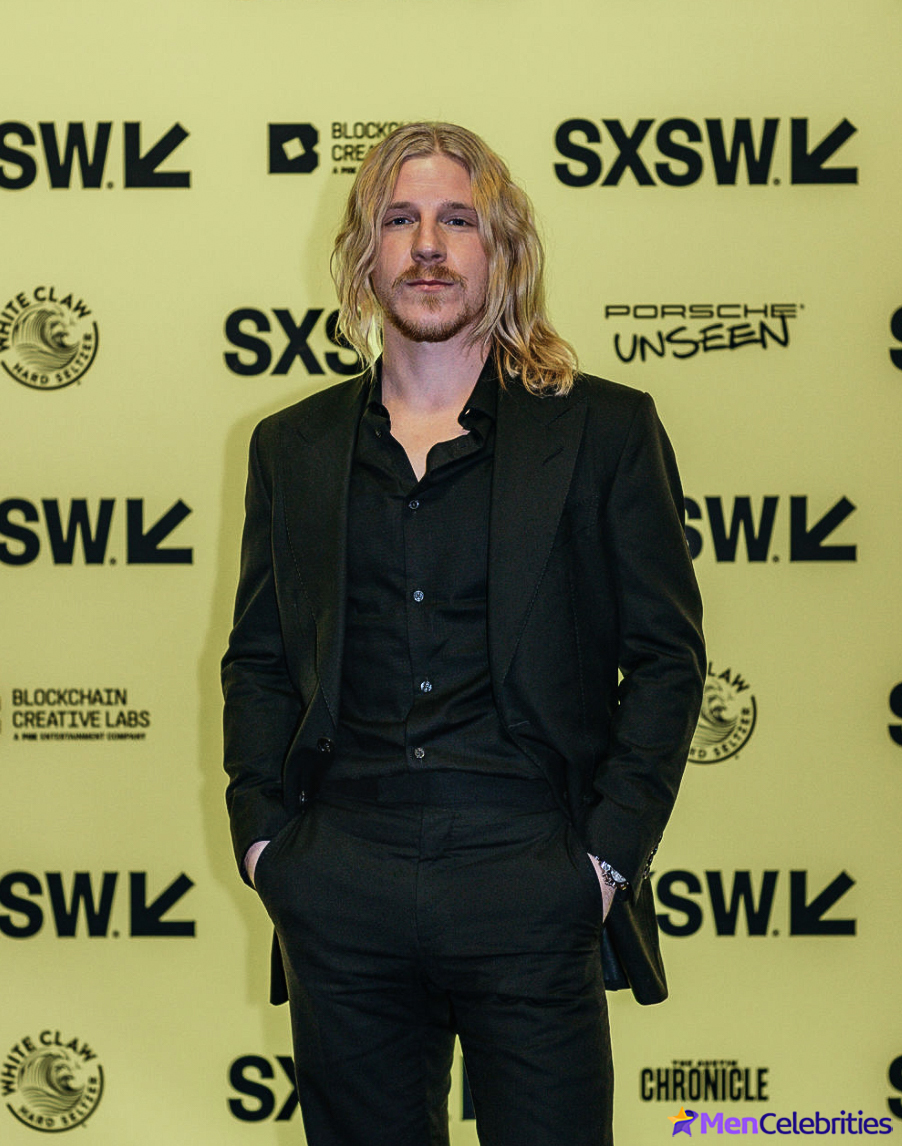 Daniel Webber shirtless shots