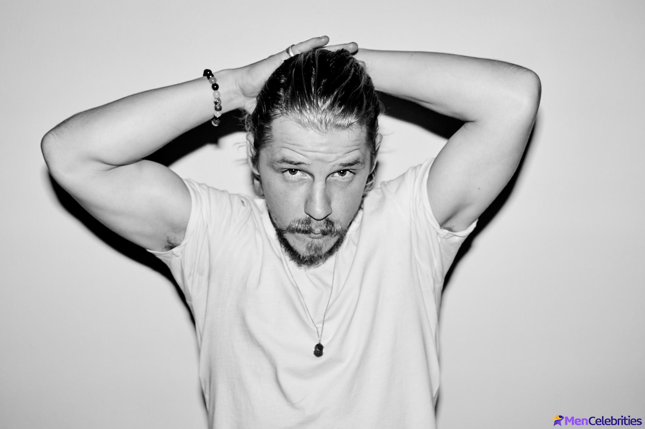 Daniel Webber shirtless shots