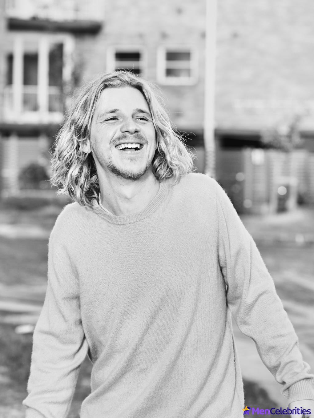 Daniel Webber shirtless shots