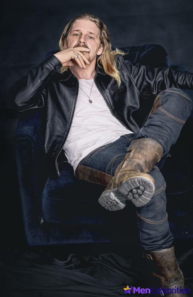 Daniel Webber shirtless shots