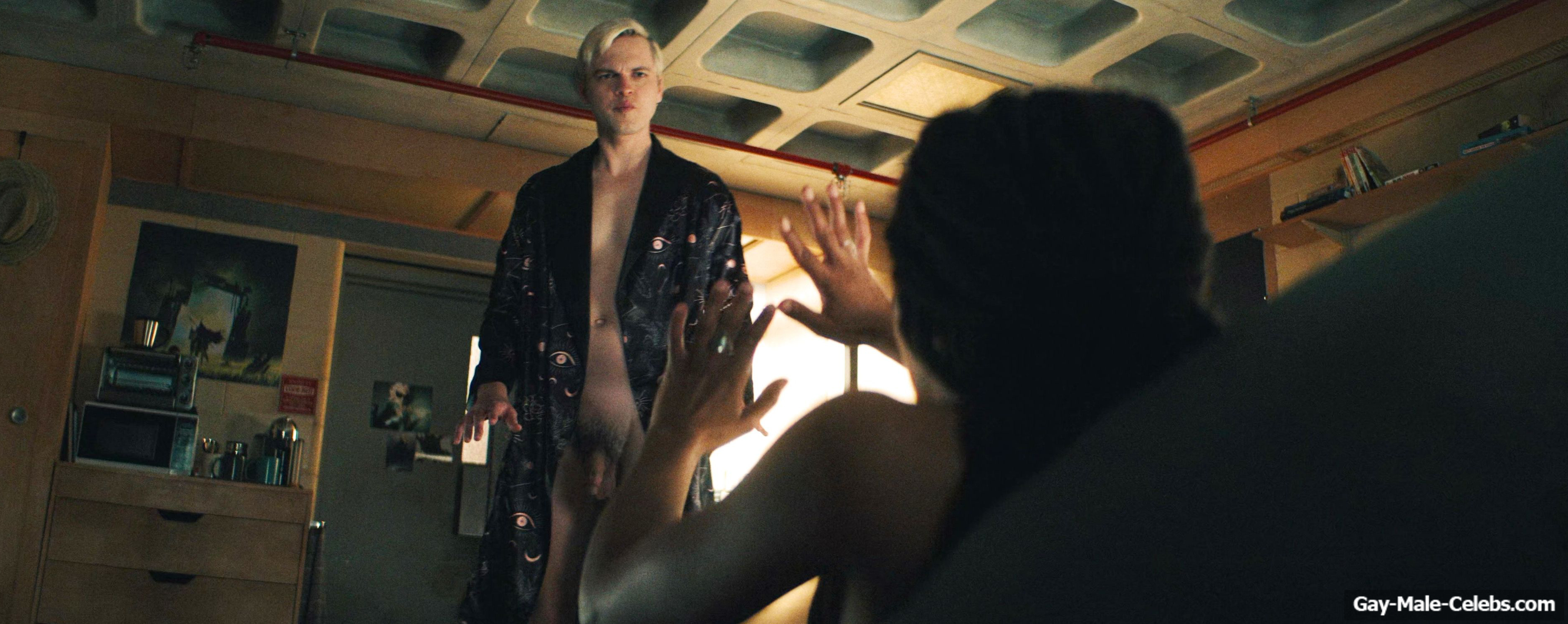 Alexander Calvert in Gen V