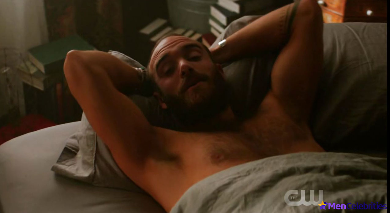 Joshua Sasse nude uncensored pics