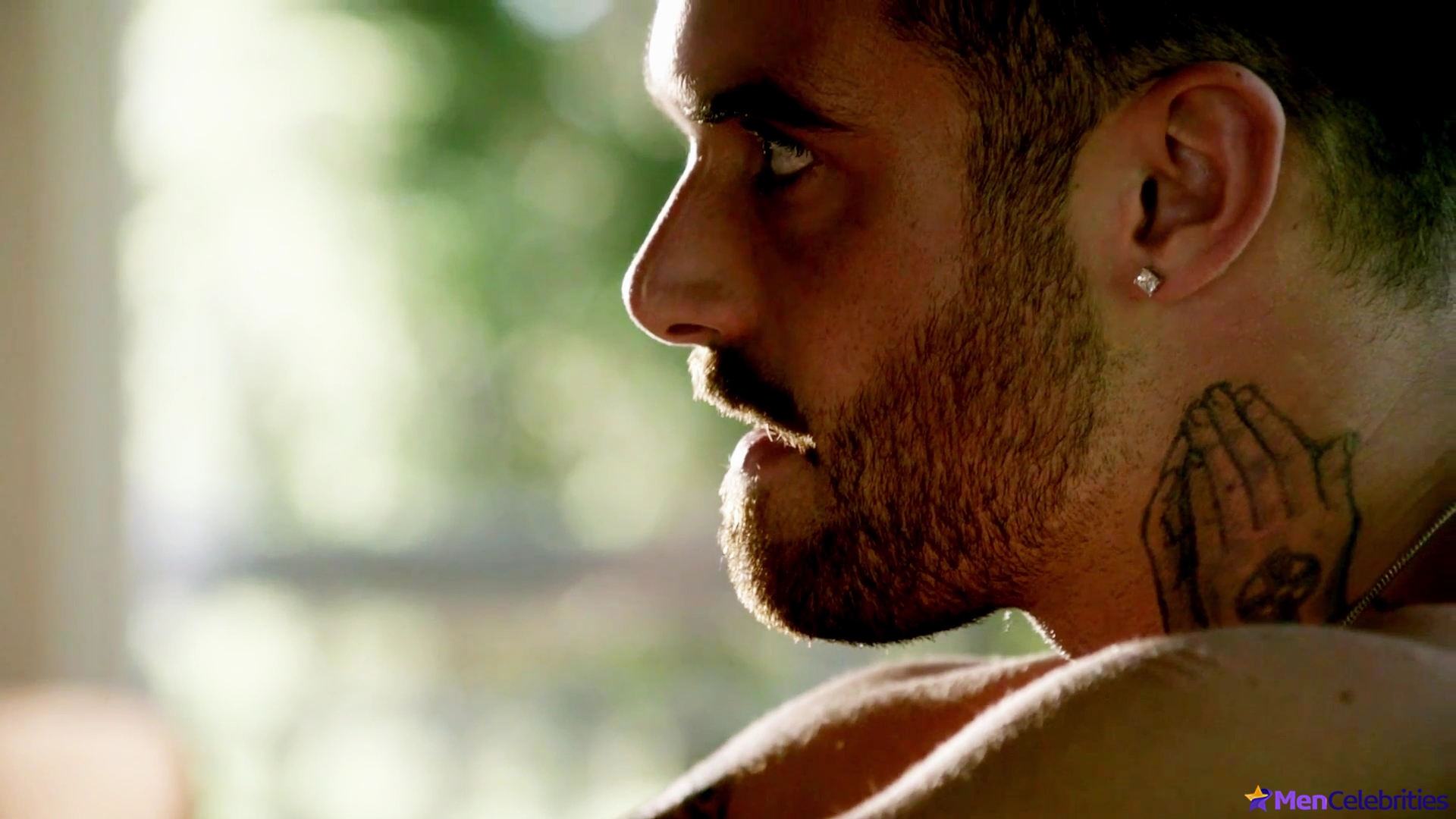 Joshua Sasse nude uncensored pics