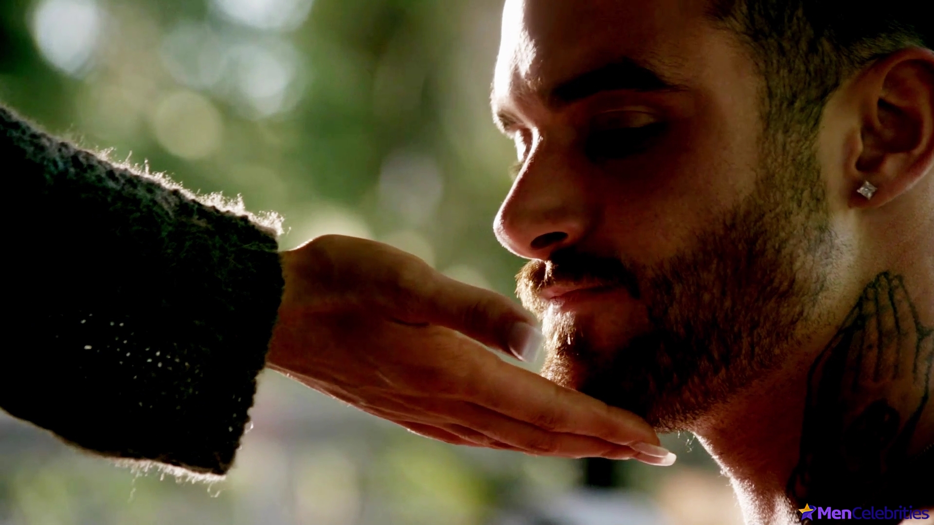 Joshua Sasse nude uncensored pics