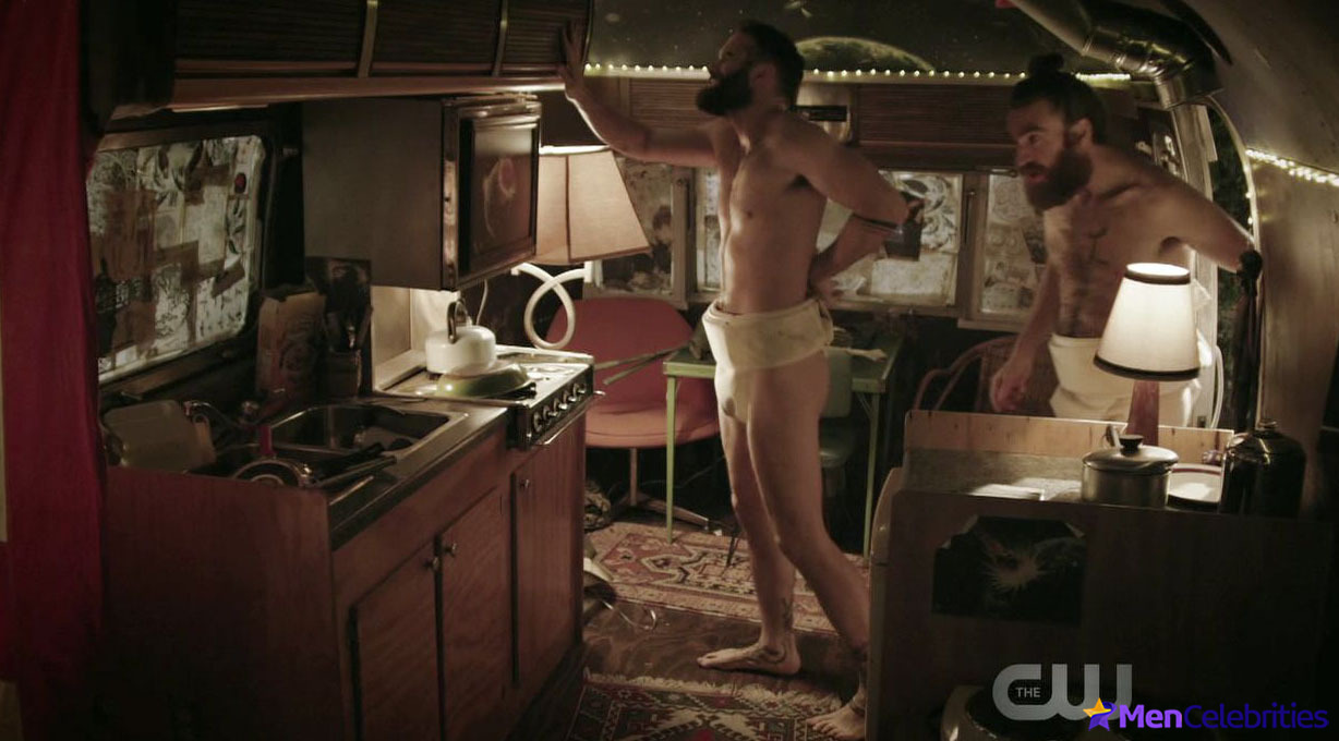 Joshua Sasse nude uncensored pics