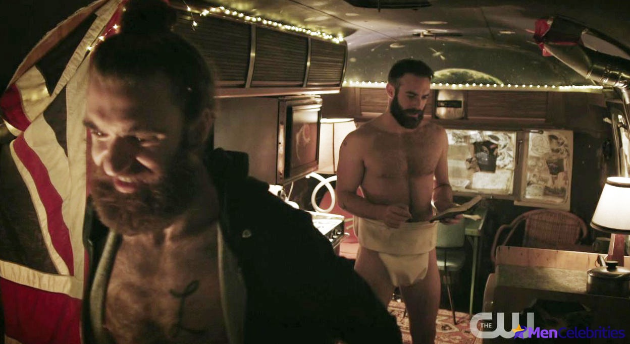 Joshua Sasse nude uncensored pics