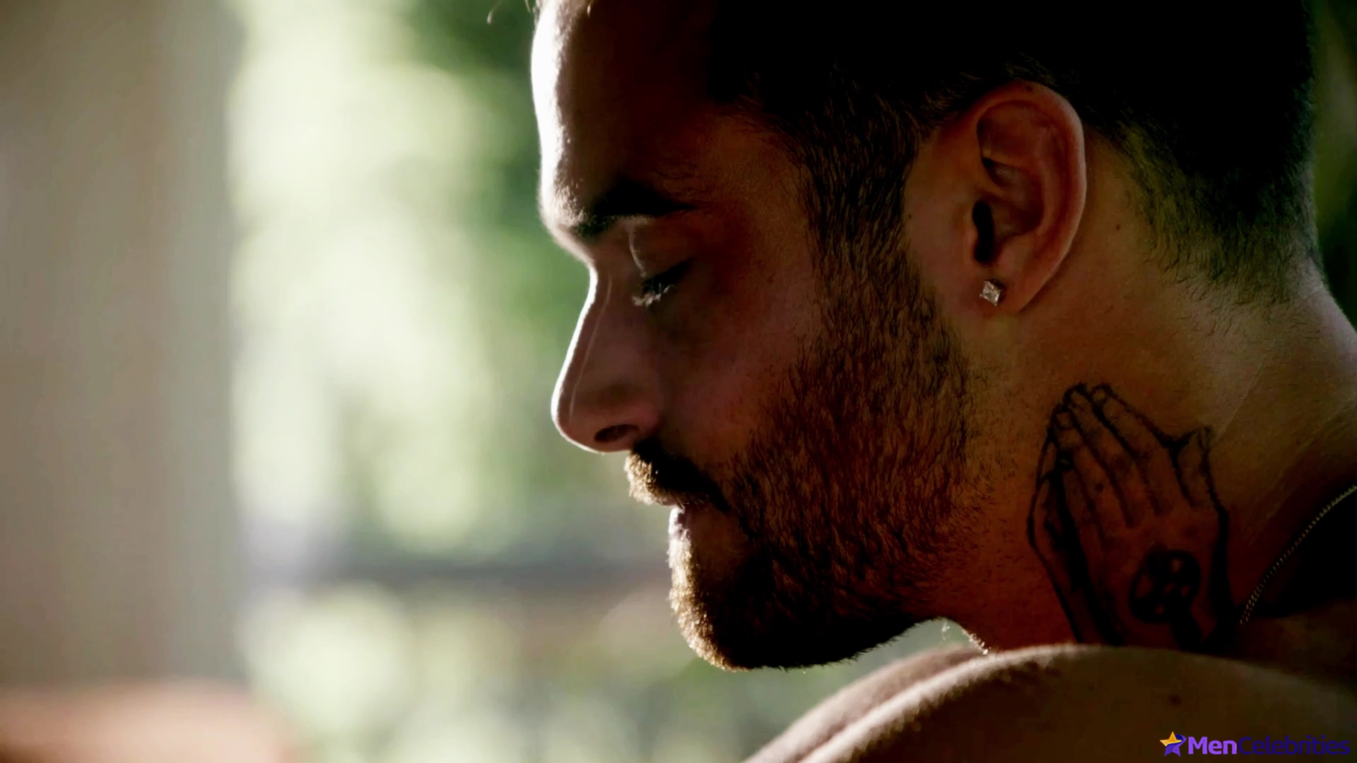 Joshua Sasse nude uncensored pics