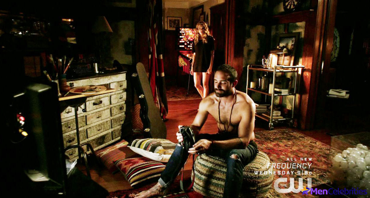 Joshua Sasse nude uncensored pics