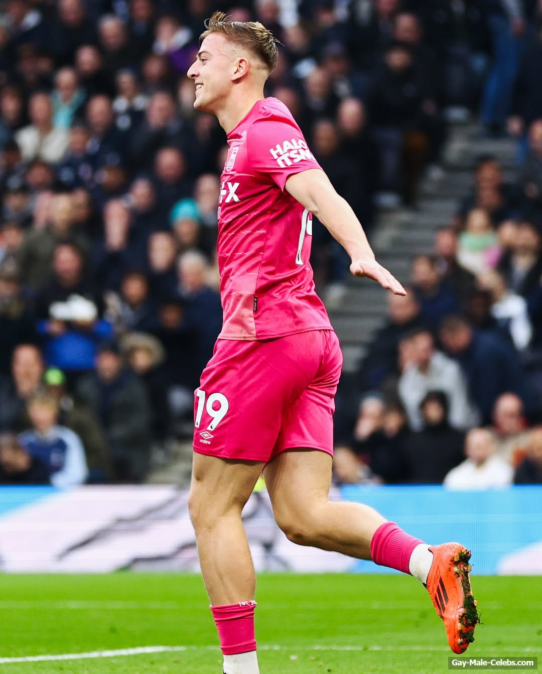 Liam Delap bulge photos