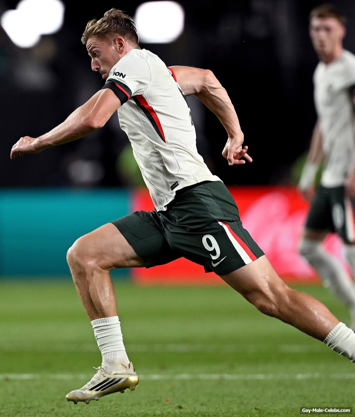 Liam Delap bulge photos