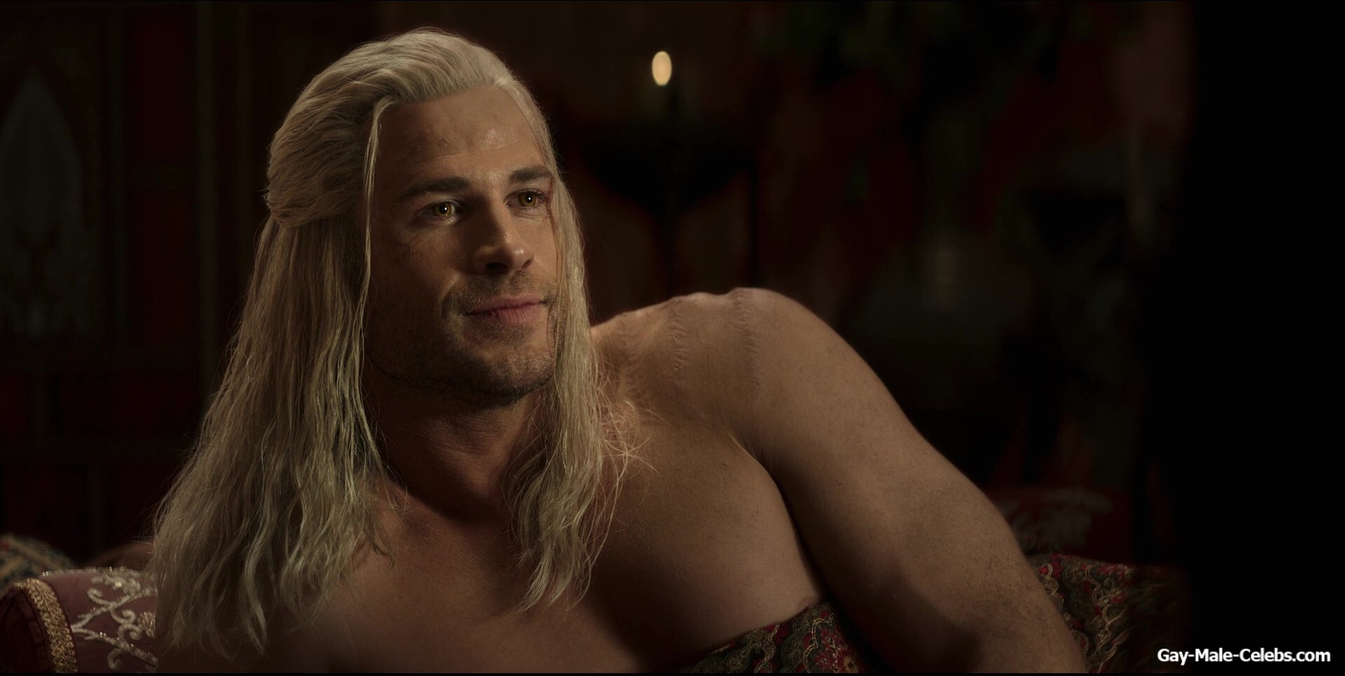 Liam Hemsworth shirtless