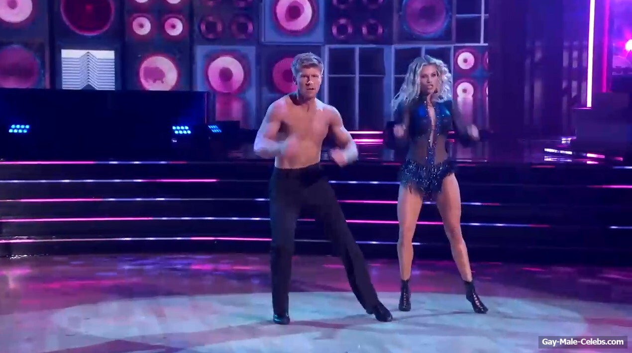 Robert Irwin striptease in DWTS
