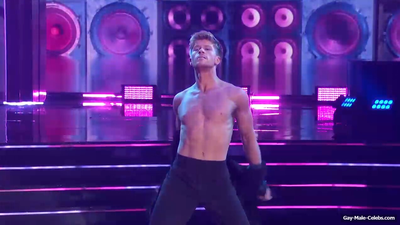 Robert Irwin striptease in DWTS