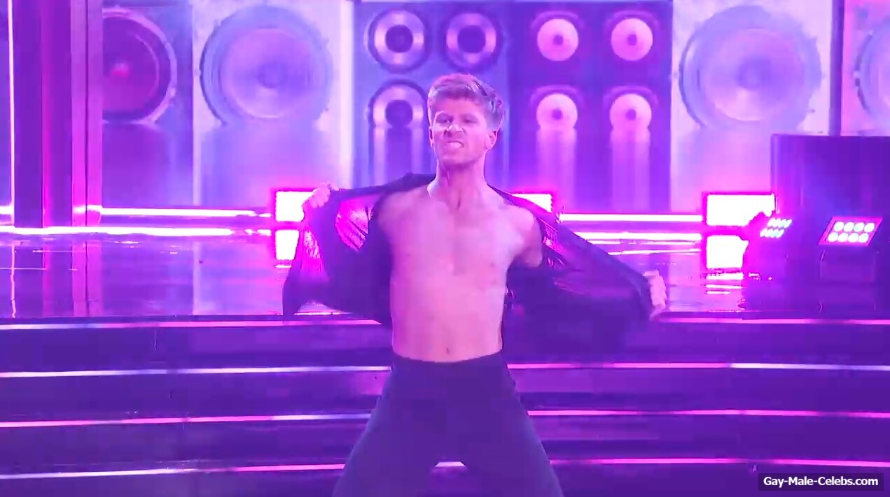 Robert Irwin striptease in DWTS