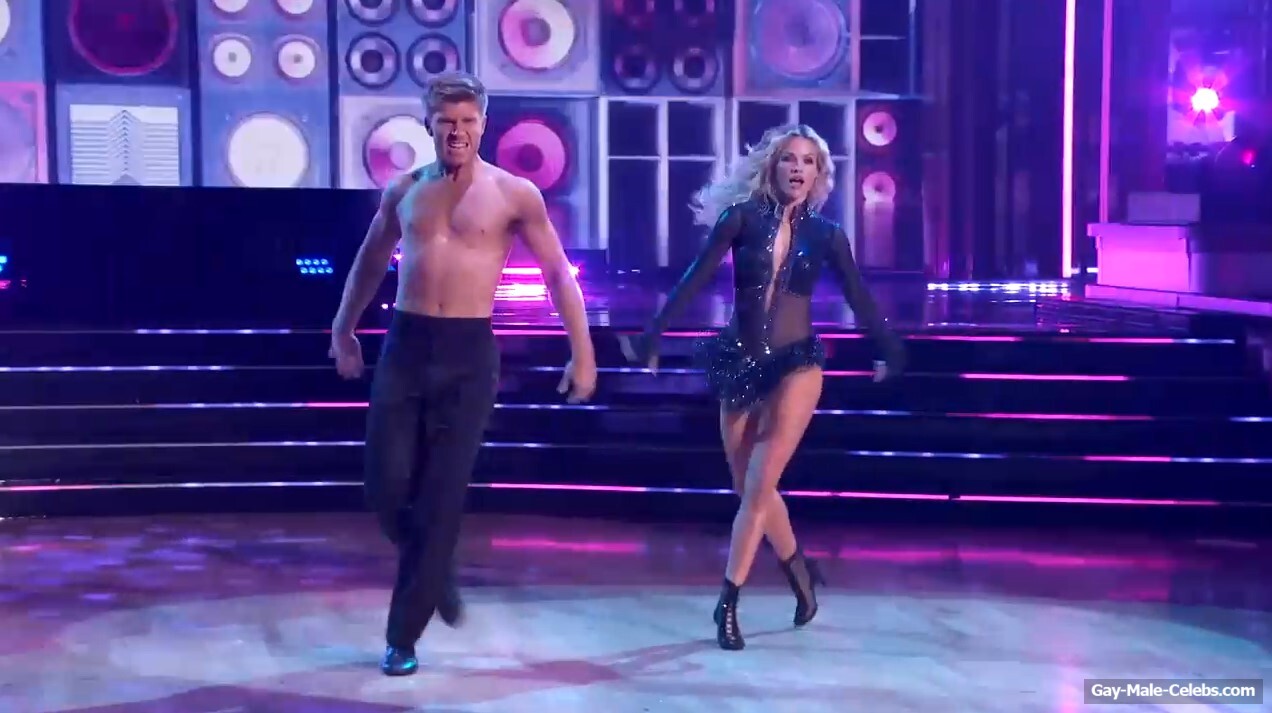 Robert Irwin striptease in DWTS