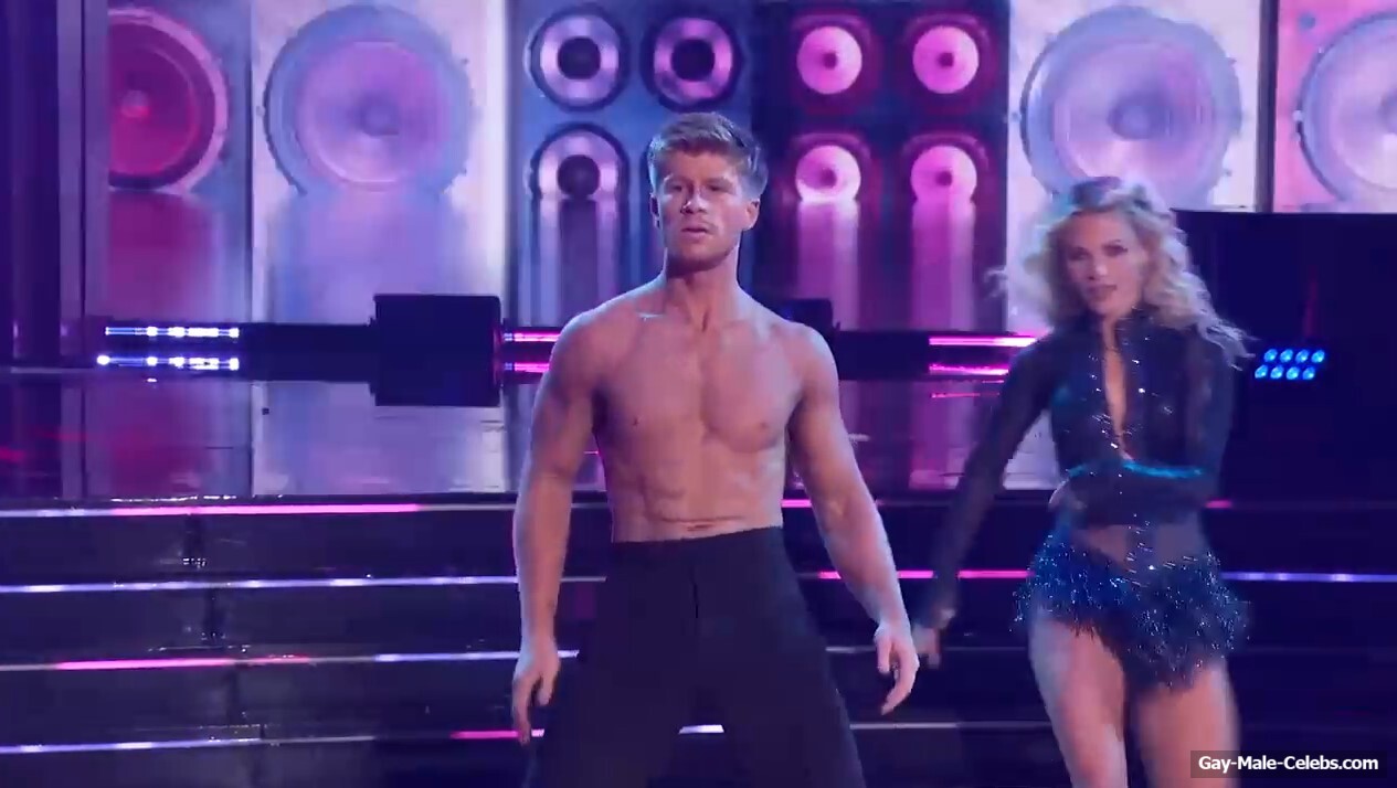 Robert Irwin striptease in DWTS