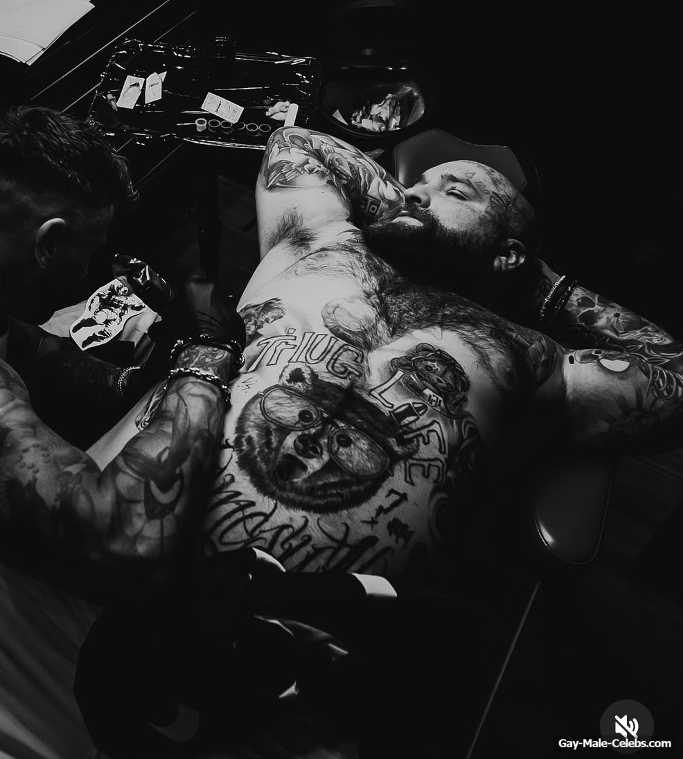 Teddy Swims shirtless