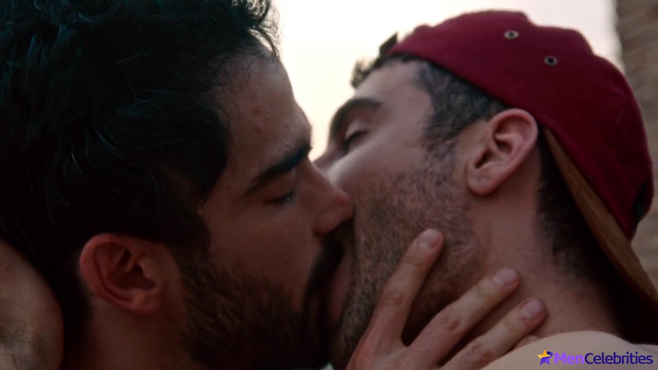 Alfonso Herrera gay male celebs