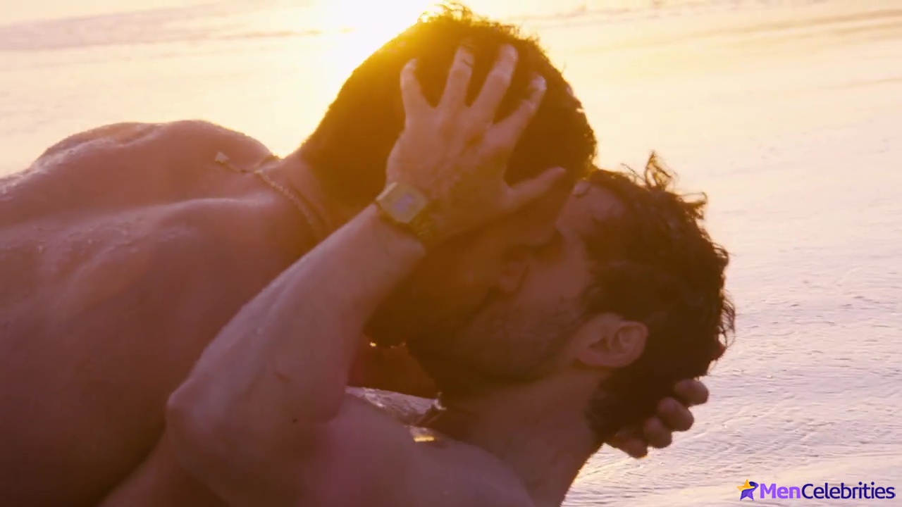 Alfonso Herrera nude scenes