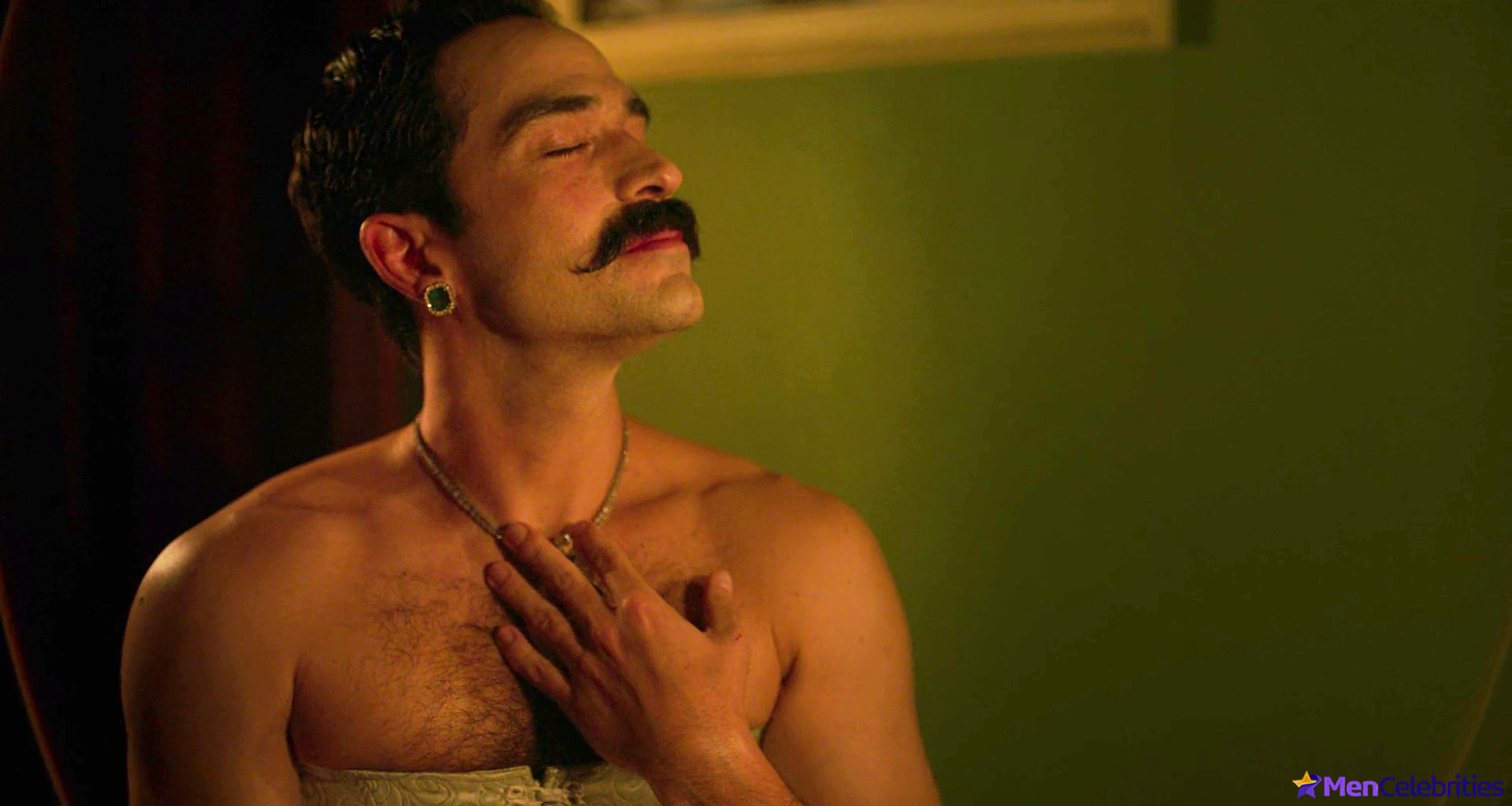 Alfonso Herrera nude scenes