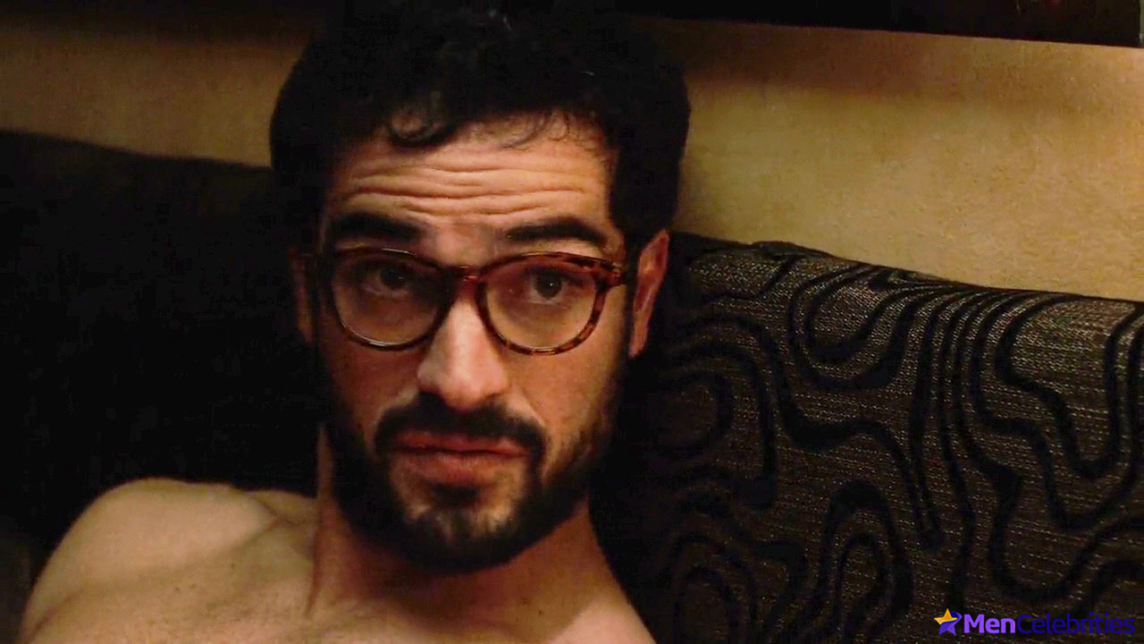 Alfonso Herrera nude scenes