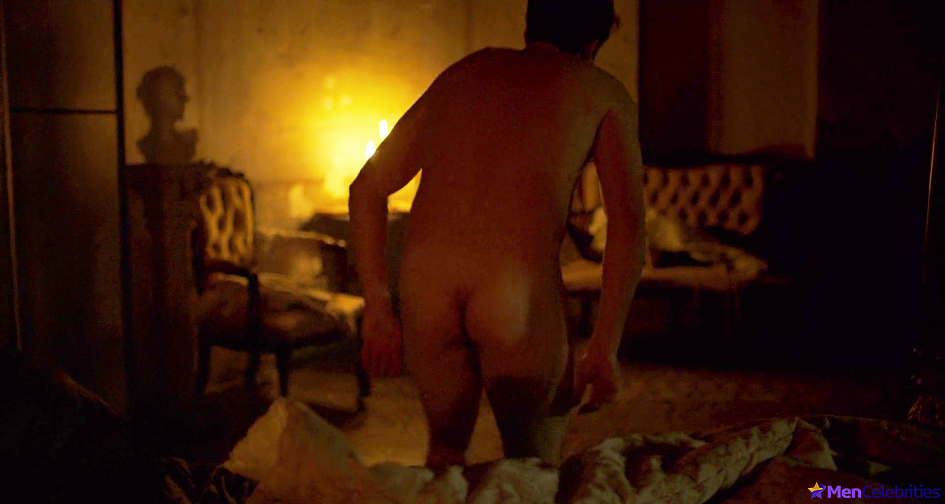 Alfonso Herrera bare butt