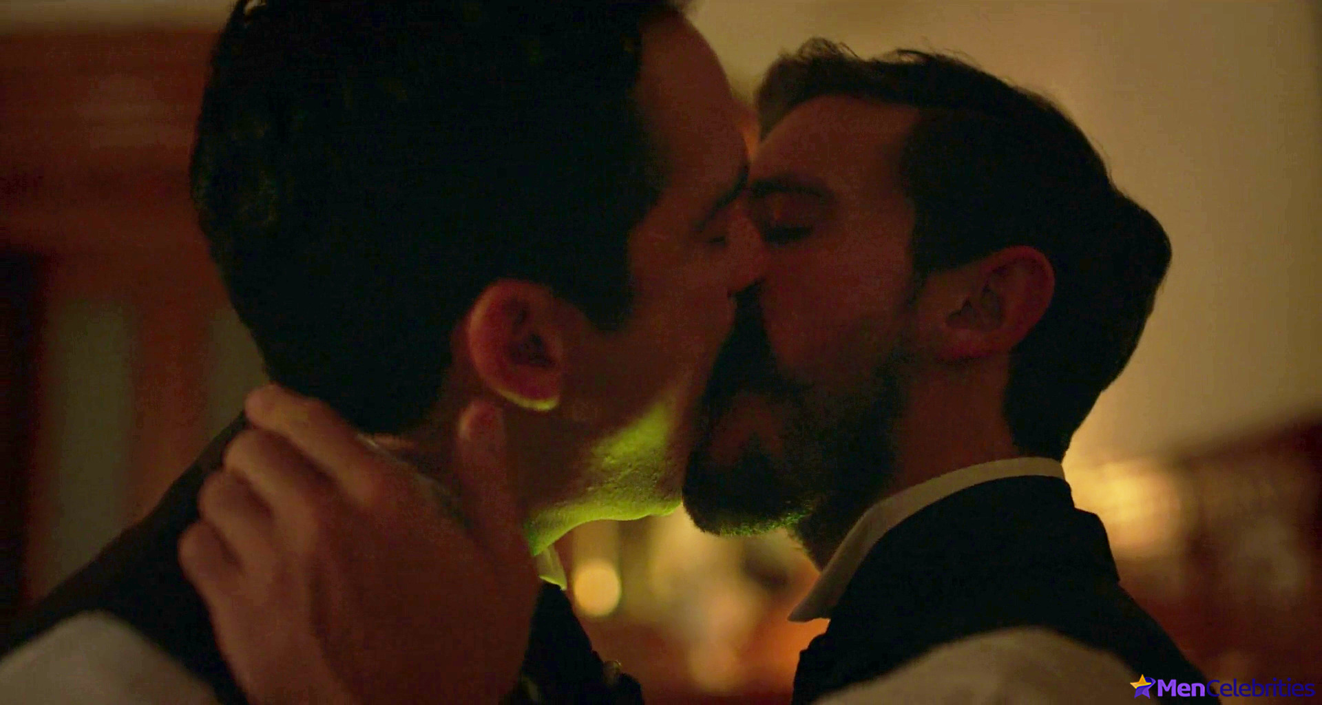 Alfonso Herrera nude scenes