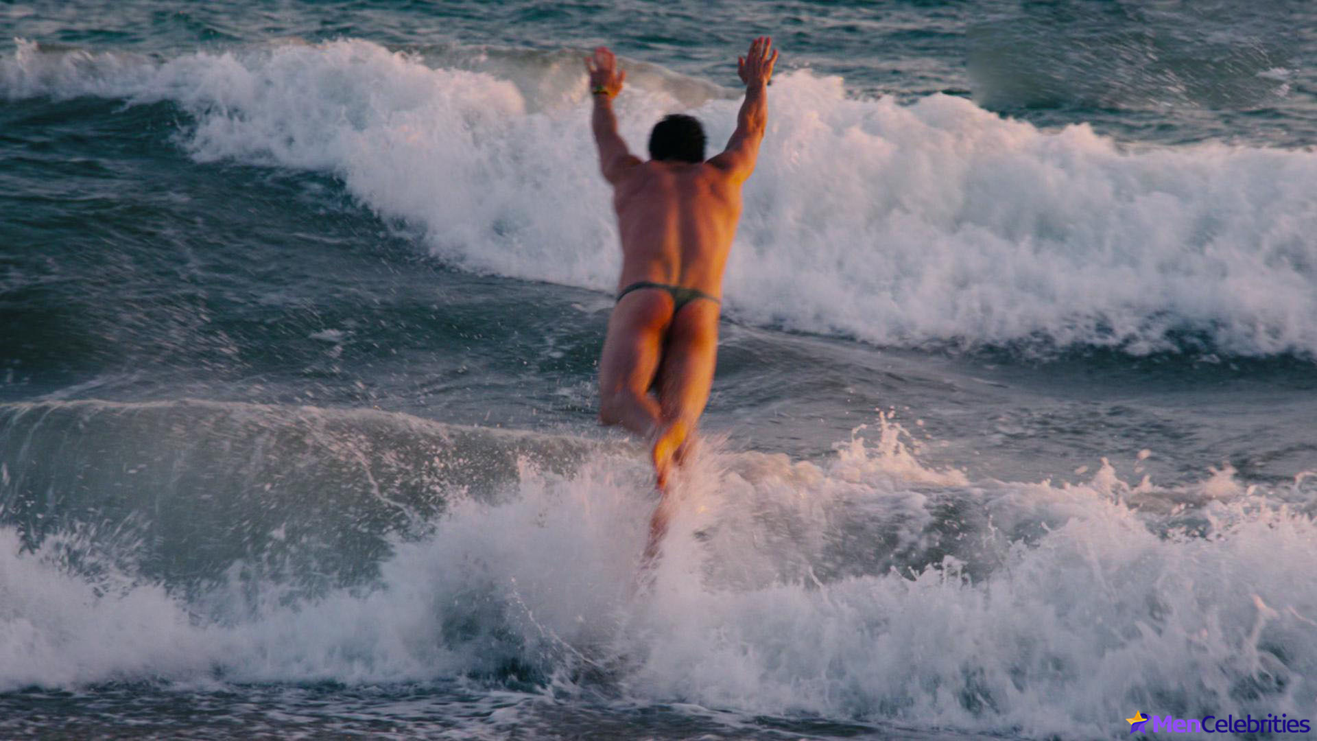 Alfonso Herrera nude scenes