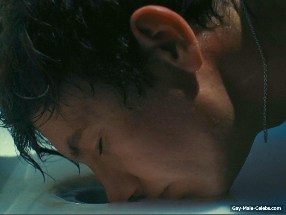 Barry Keoghan nude in Saltburn