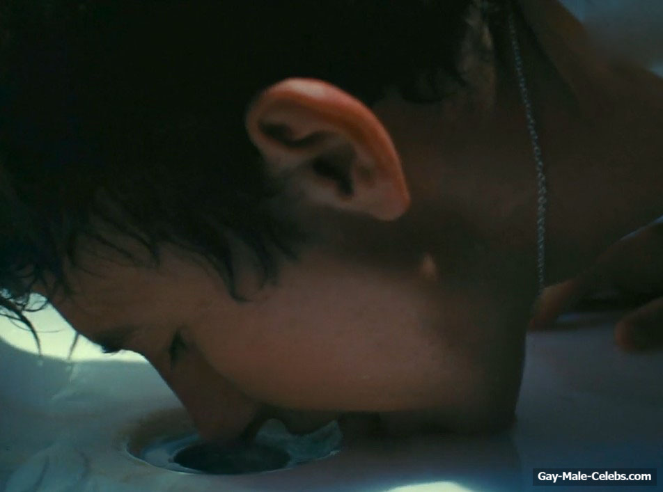 Barry Keoghan nude in Saltburn