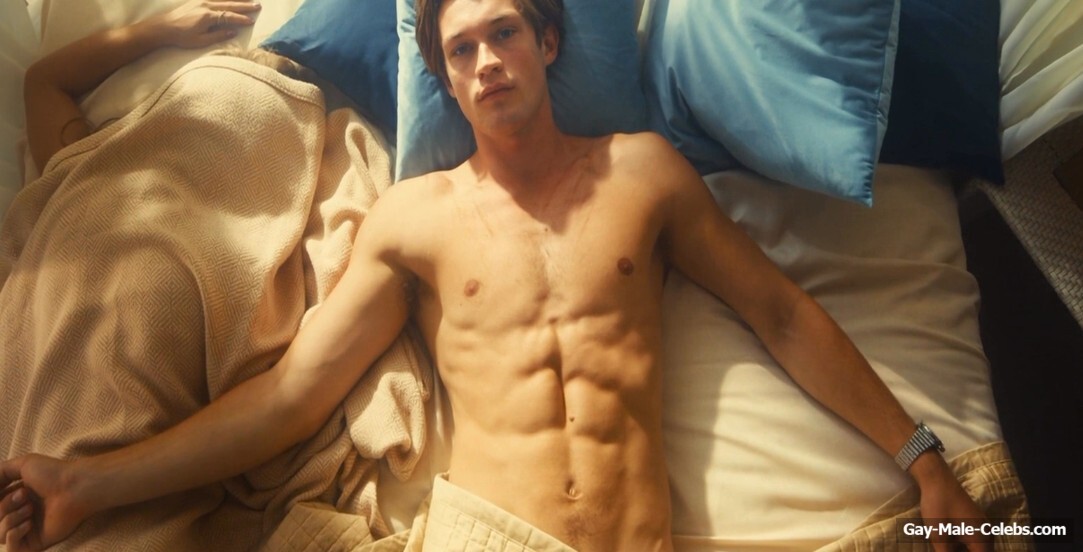 Damian Hardung torso