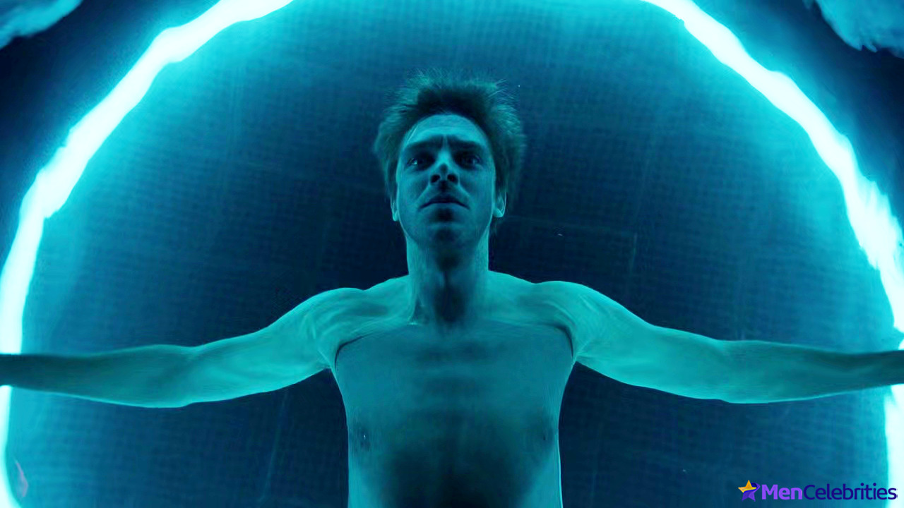 Dan Stevens nude scenes