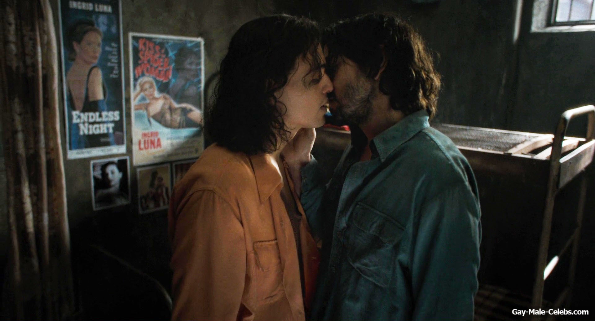 Diego Luna gay sex in Kiss Of The Spider Woman