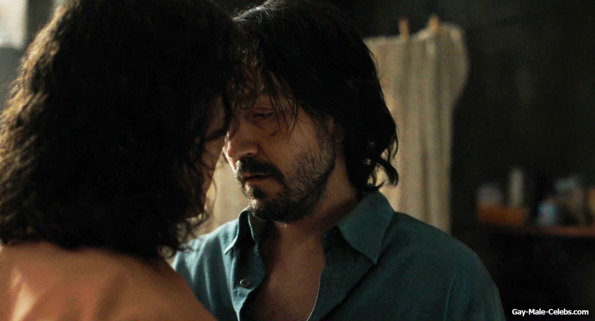 Diego Luna gay sex in Kiss Of The Spider Woman