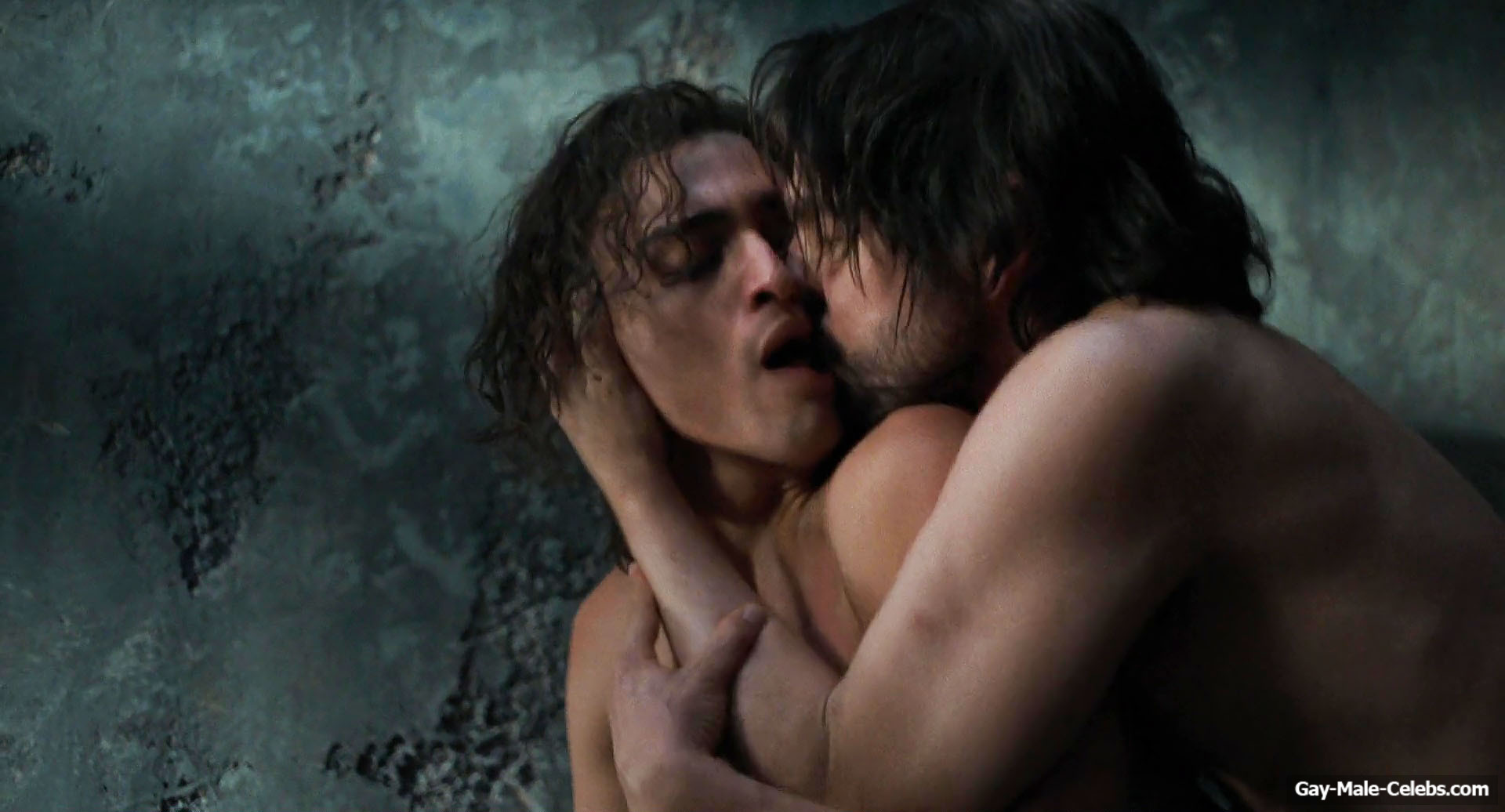 Diego Luna gay sex in Kiss Of The Spider Woman
