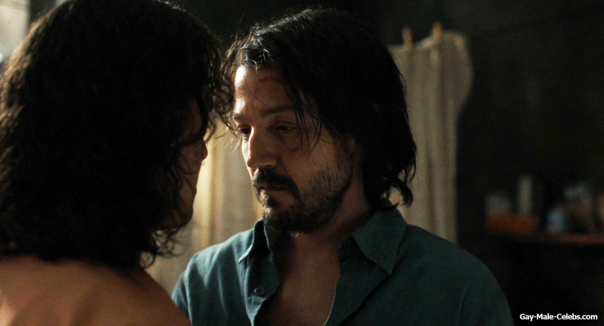 Diego Luna gay sex in Kiss Of The Spider Woman