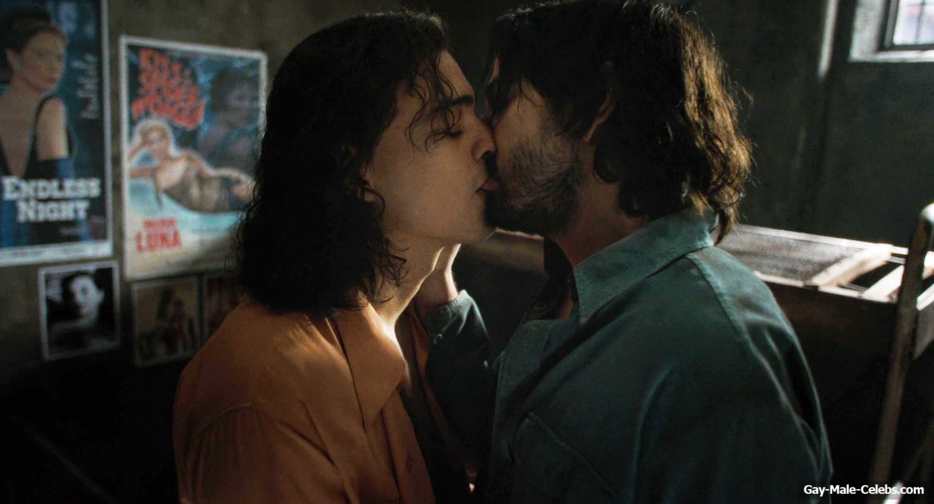 Diego Luna gay sex in Kiss Of The Spider Woman
