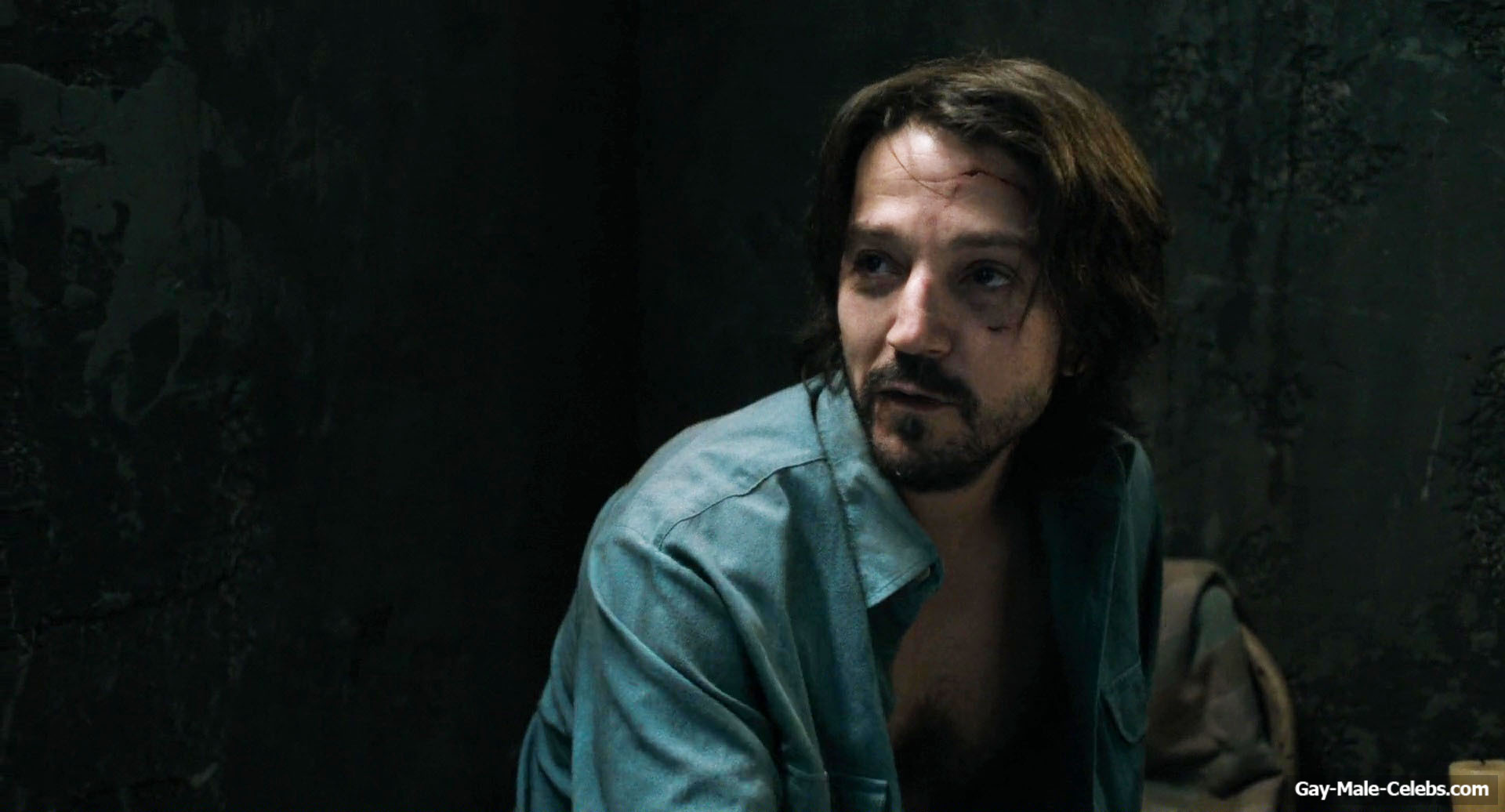 Diego Luna gay sex in Kiss Of The Spider Woman