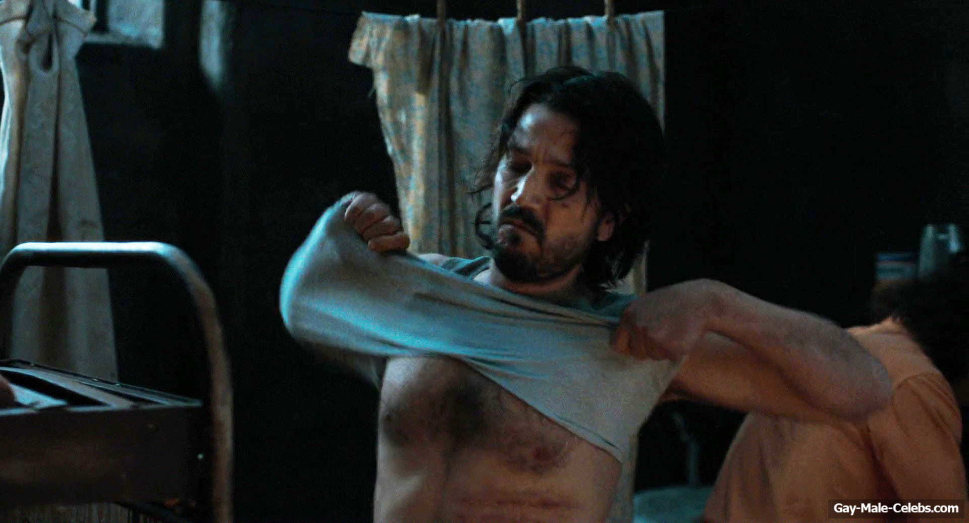 Diego Luna gay sex in Kiss Of The Spider Woman